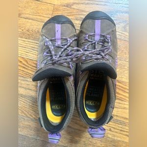 Like new! Keen targhee II waterproof hikers